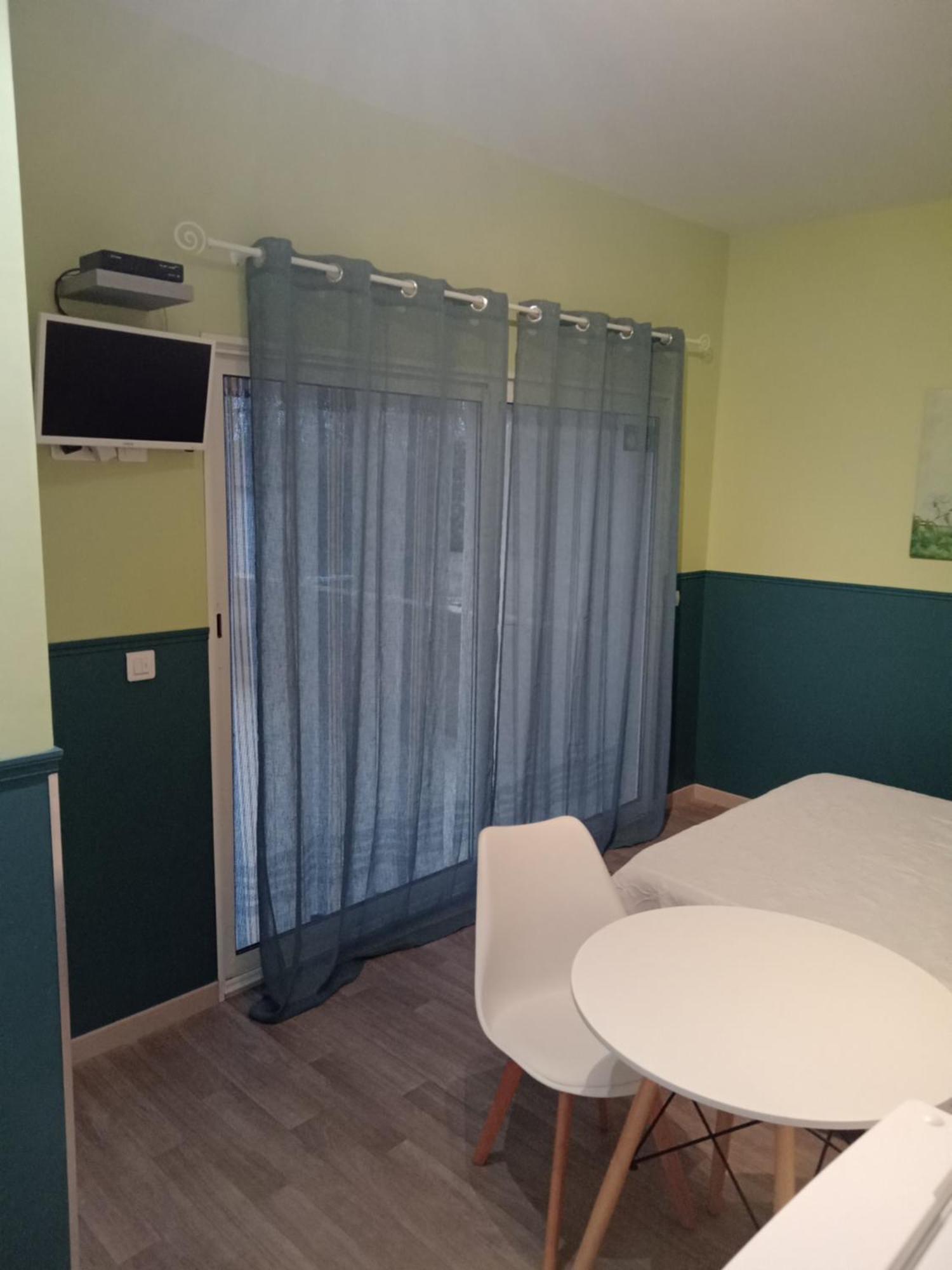 Chez Lulu Hotel Сен-Сатюрнен-д'Апт Екстериор снимка