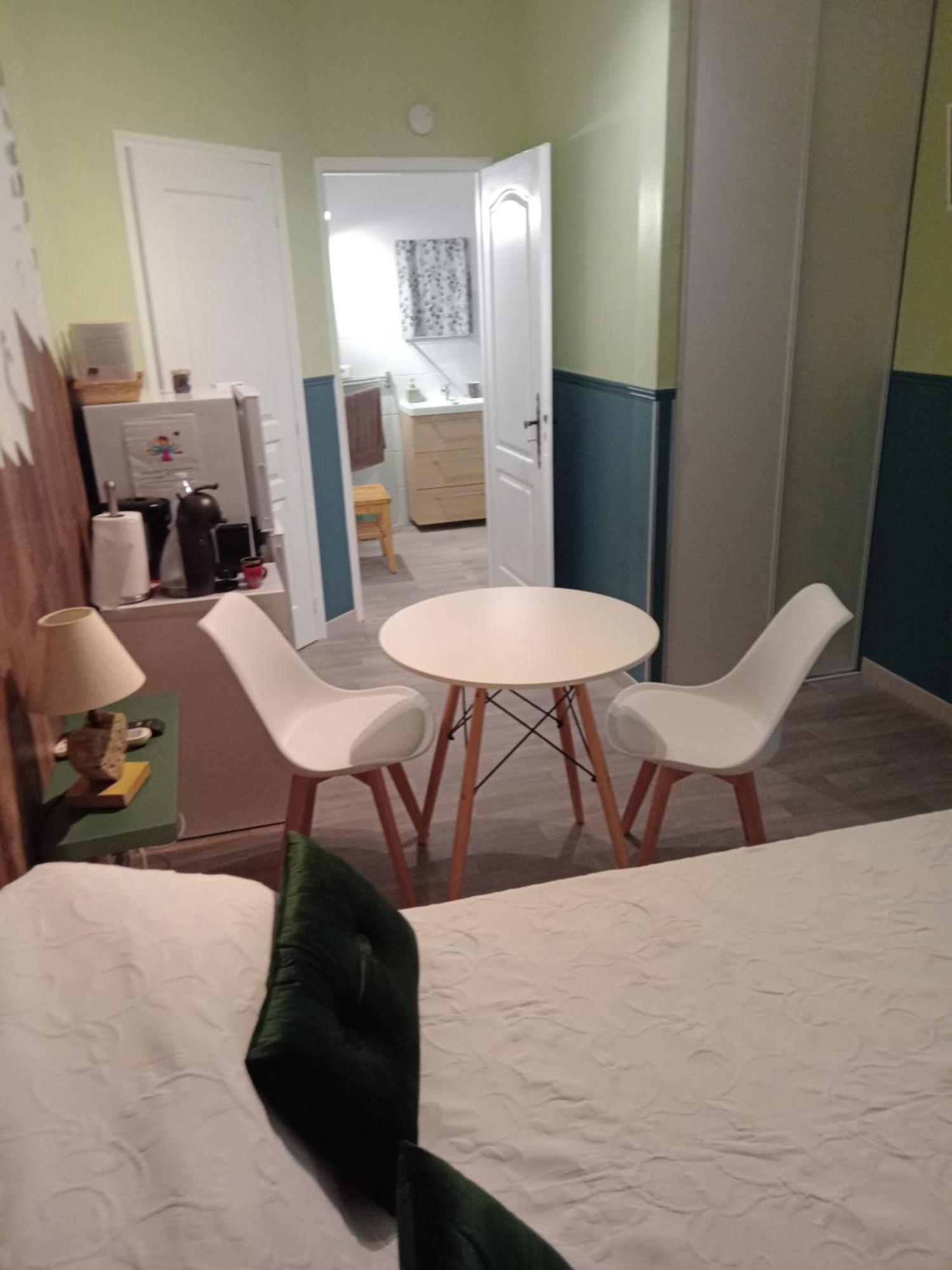 Chez Lulu Hotel Сен-Сатюрнен-д'Апт Екстериор снимка